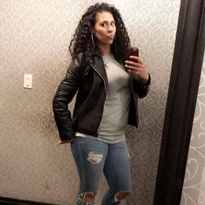 Meet your Posher, Courtney